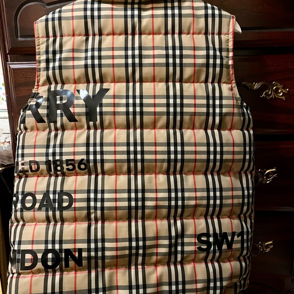 Burberry - Picture 3 of 5